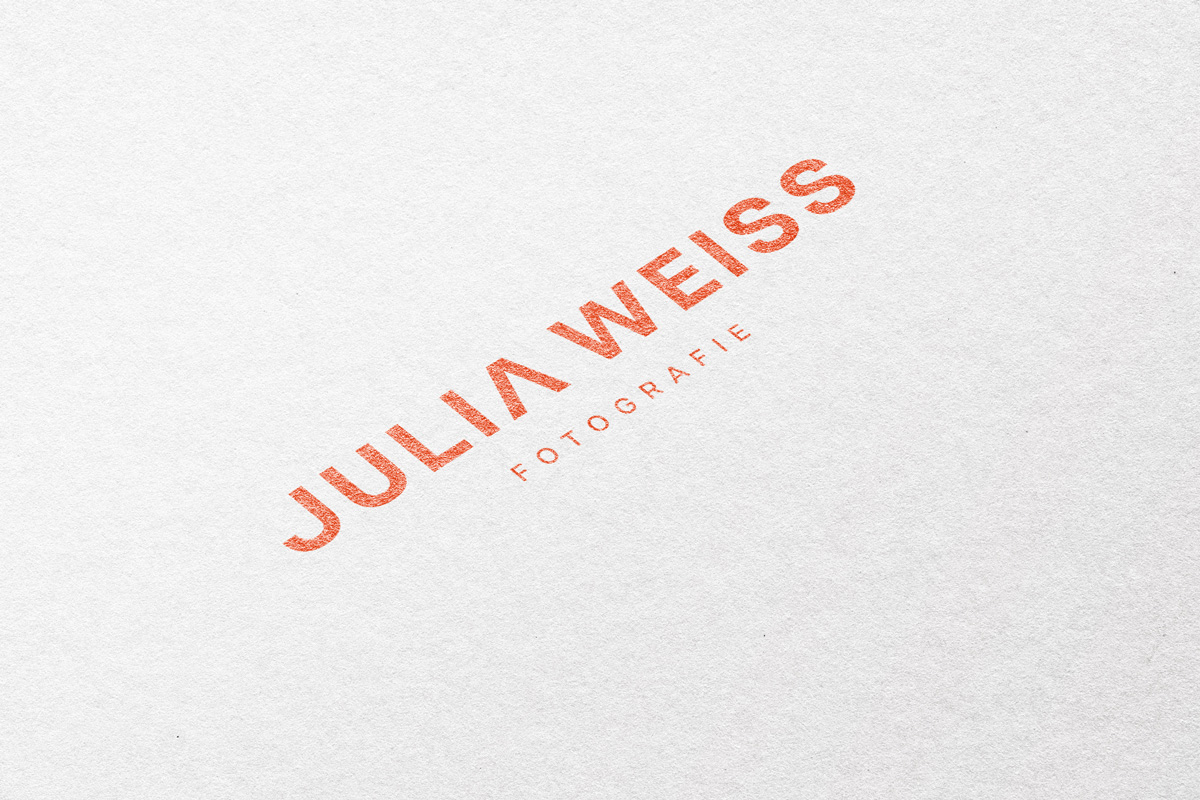 Julia Weiss Fotografie - Ansicht des Logos auf Papier