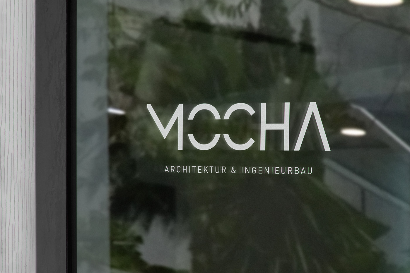 Mocha Architektur- & Ingenieurebüro – Ansicht Fensterbeklebung des Firmennamens