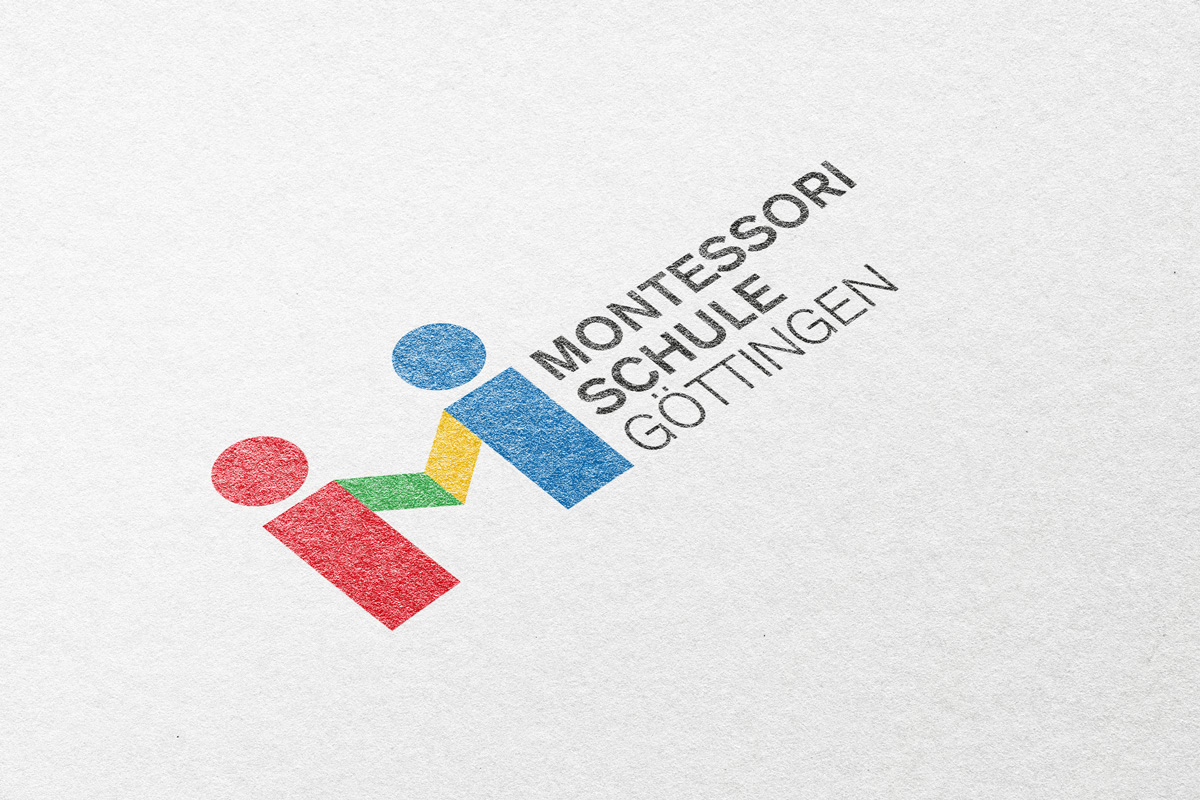 Montessori Schule Göttingen – Ansicht des Logos auf einem Bogen Papier